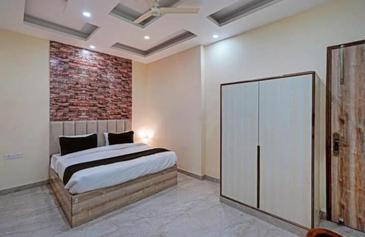 Shourya Hotel And Banquet Noida Kültér fotó