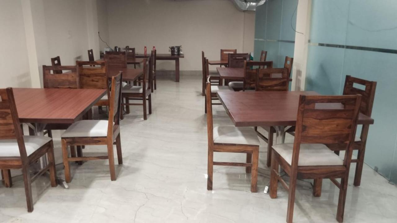 Shourya Hotel And Banquet Noida Kültér fotó