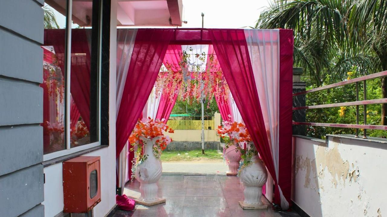 Shourya Hotel And Banquet Noida Kültér fotó