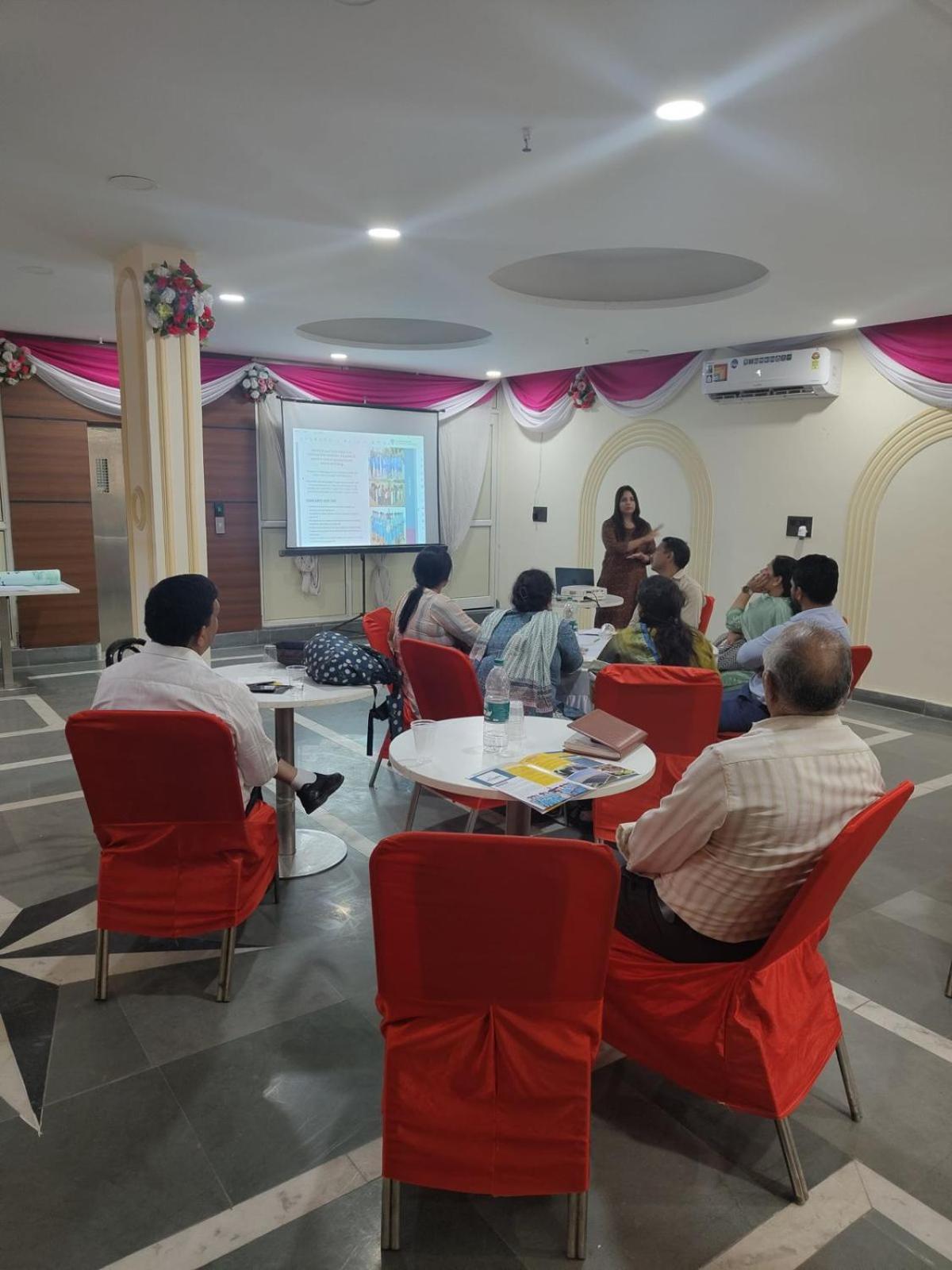 Shourya Hotel And Banquet Noida Szoba fotó