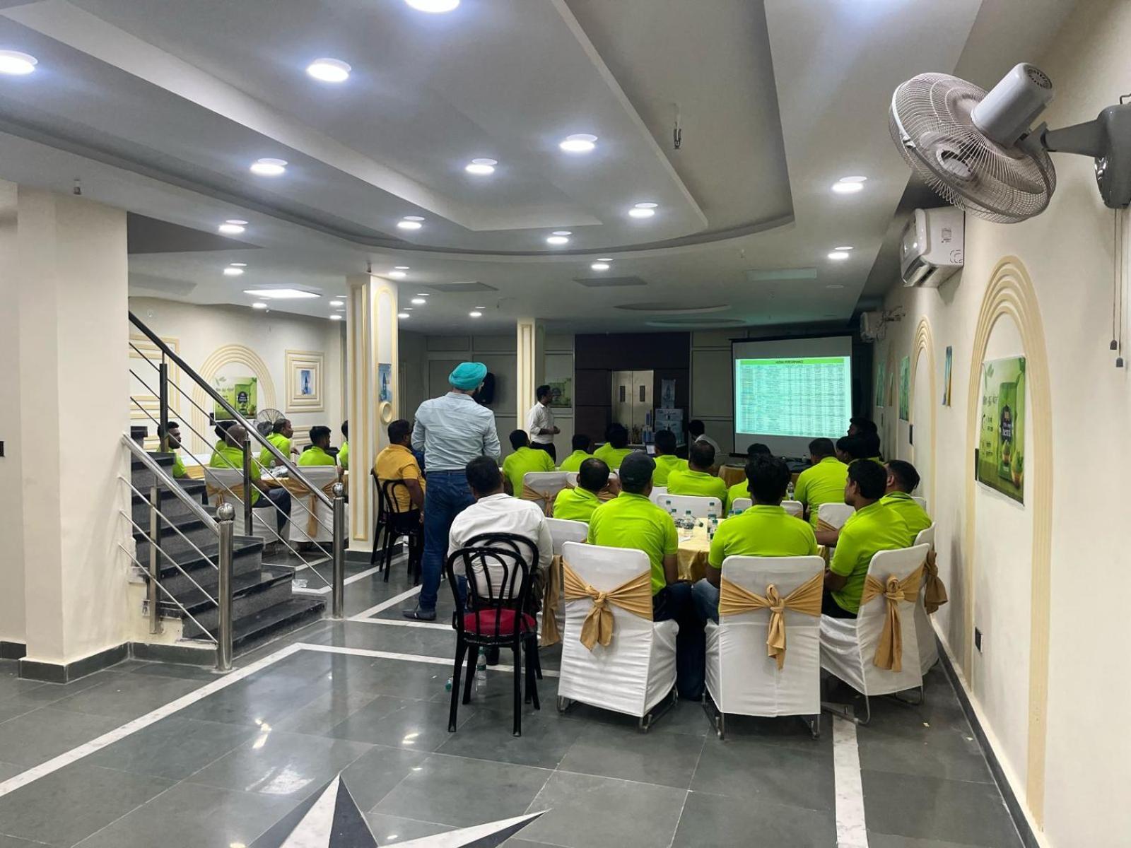 Shourya Hotel And Banquet Noida Kültér fotó